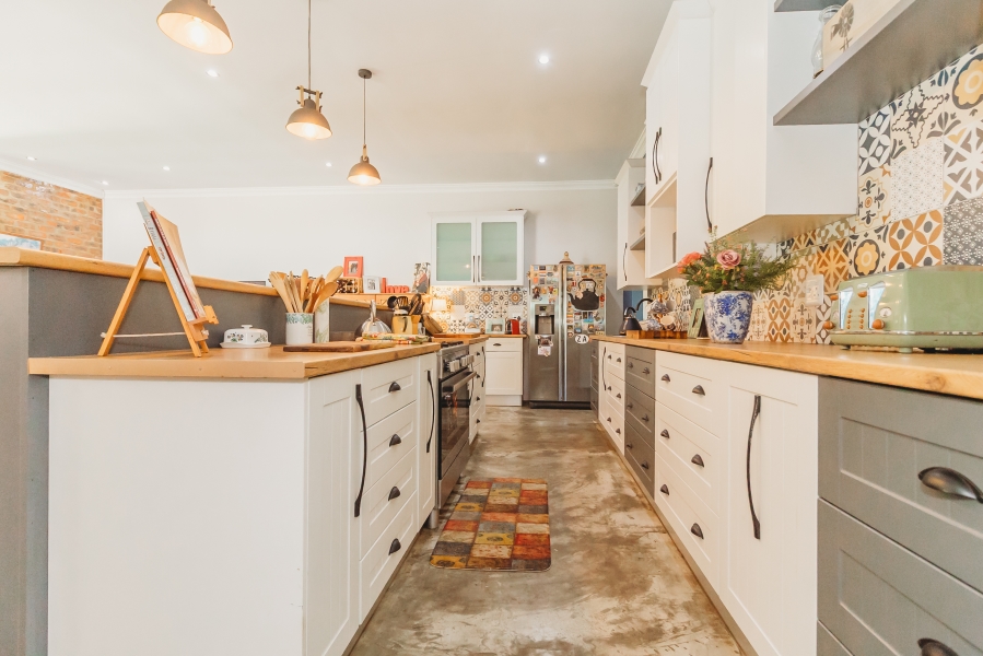 5 Bedroom Property for Sale in Heather Park Western Cape